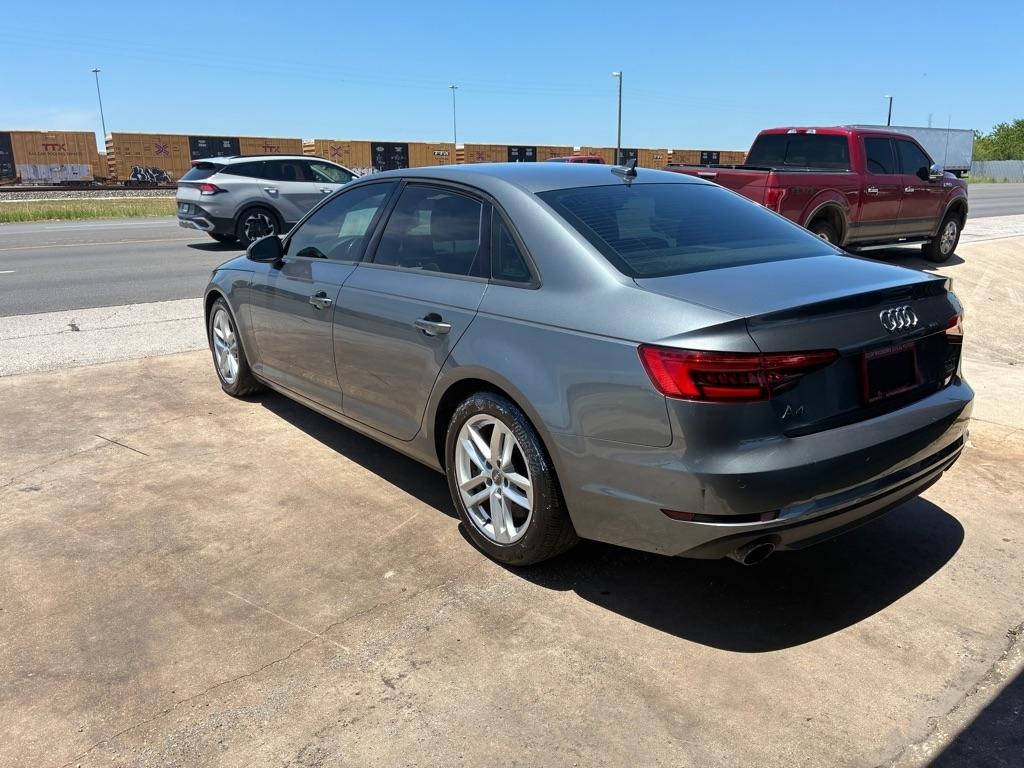 Audi A4 2.0T Premium quattro Sedan 2017