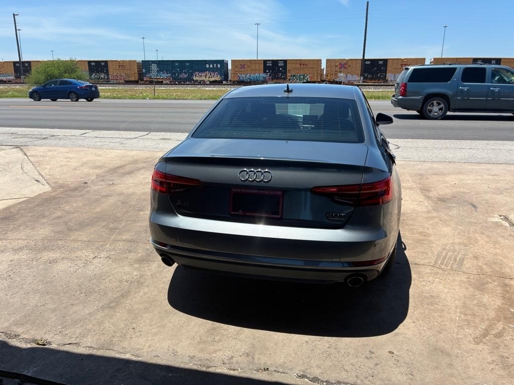 Audi A4 2.0T Premium quattro Sedan 2017