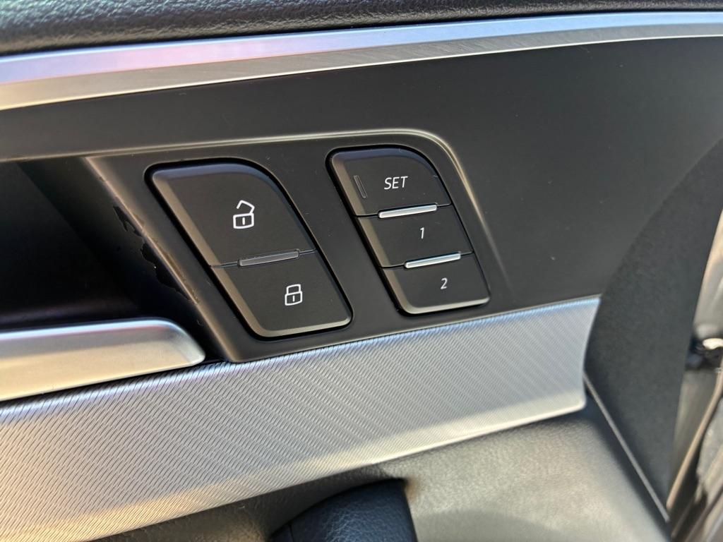 Audi A4 2.0T Premium quattro Sedan 2017