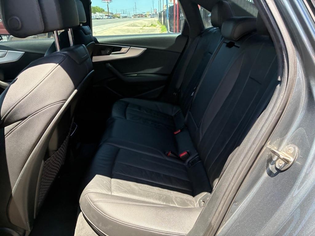 Audi A4 2.0T Premium quattro Sedan 2017