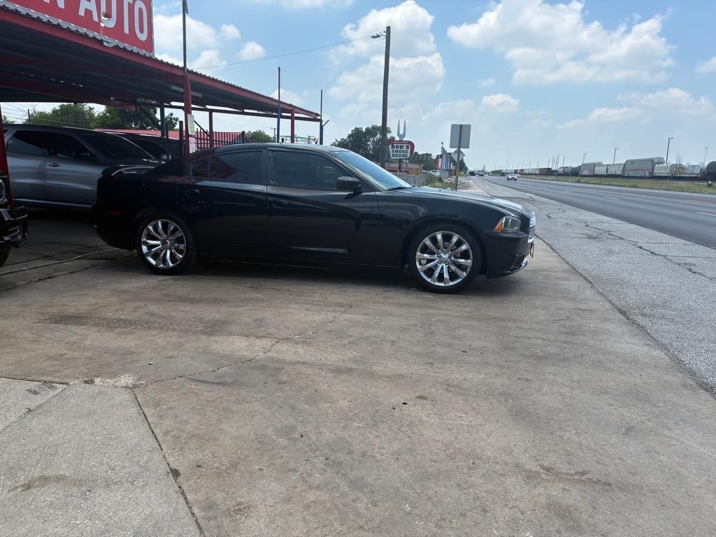 Dodge Charger SE 2012