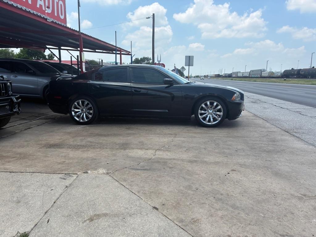 Dodge Charger SE 2012