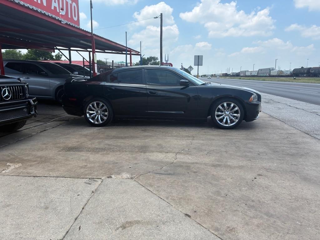 Dodge Charger SE 2012
