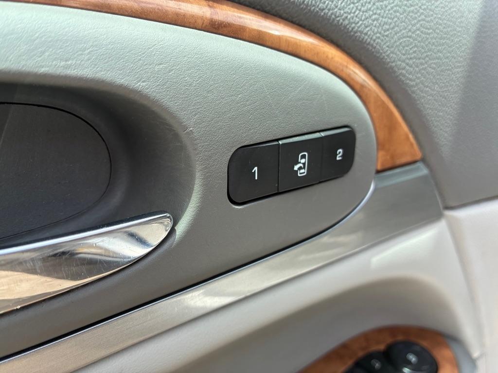 Buick Enclave Leather FWD 2012