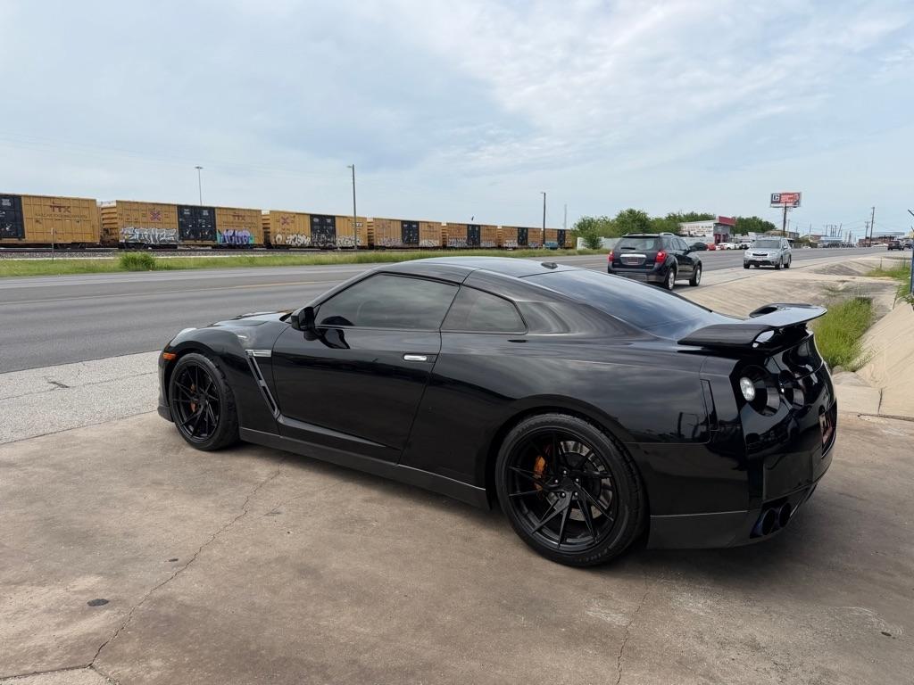 Nissan GT-R Coupe 2010