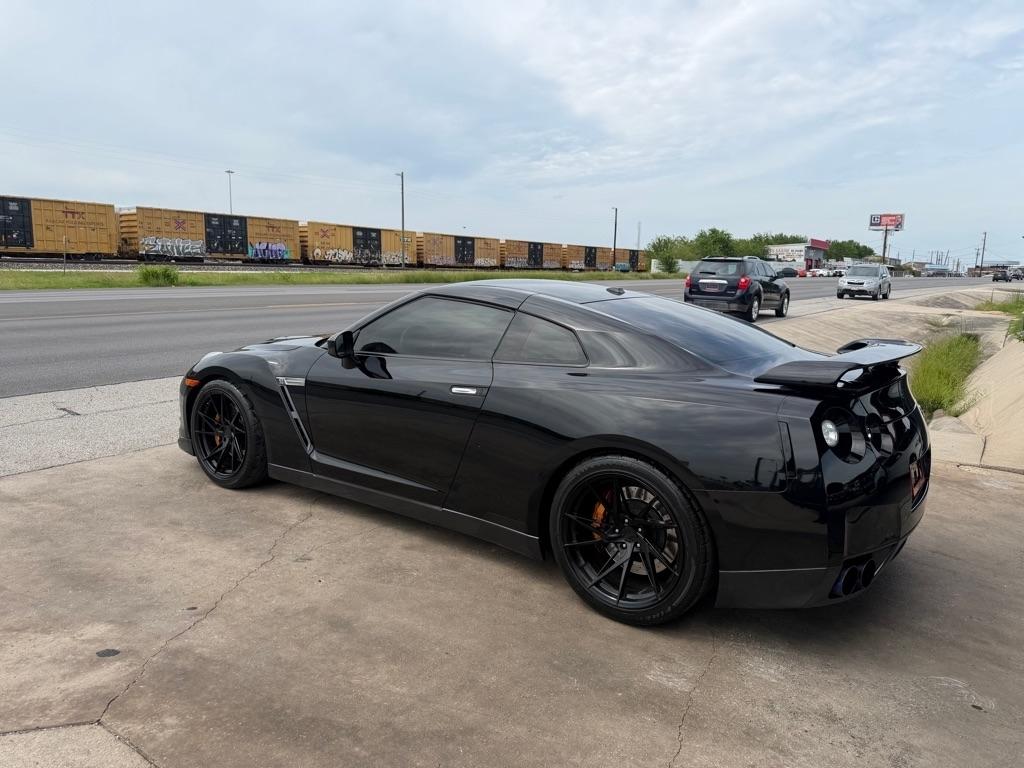 Nissan GT-R Coupe 2010