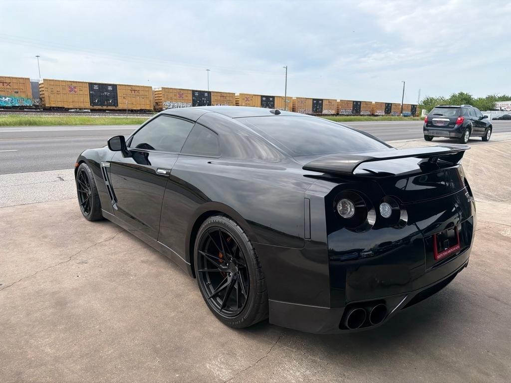 Nissan GT-R Coupe 2010