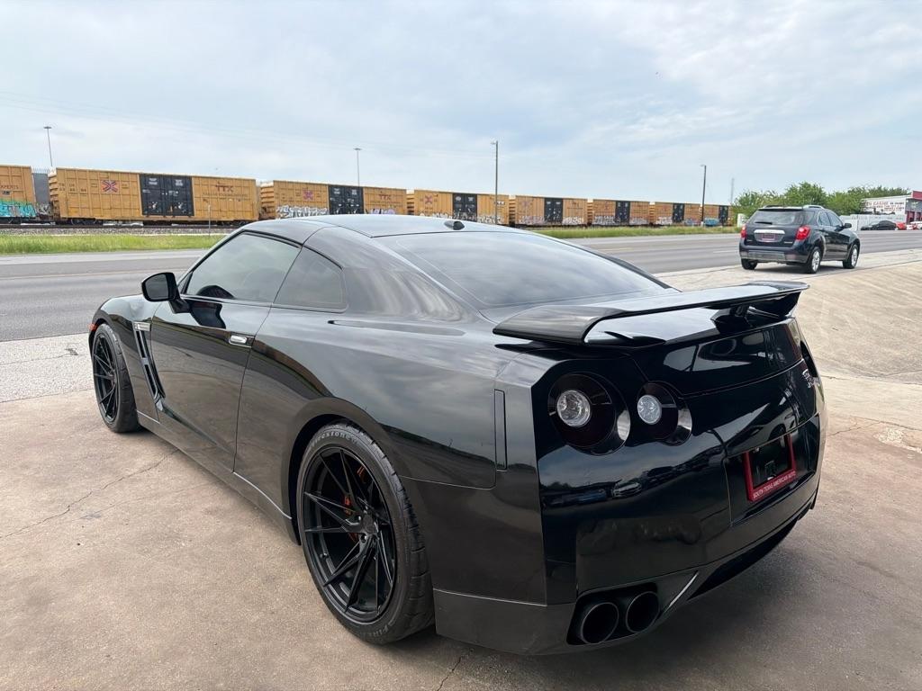Nissan GT-R Coupe 2010