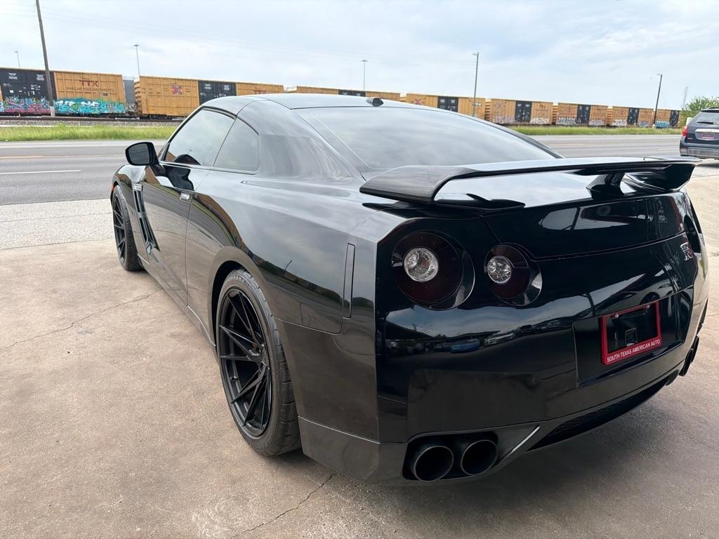 Nissan GT-R Coupe 2010