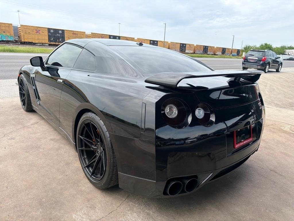 Nissan GT-R Coupe 2010