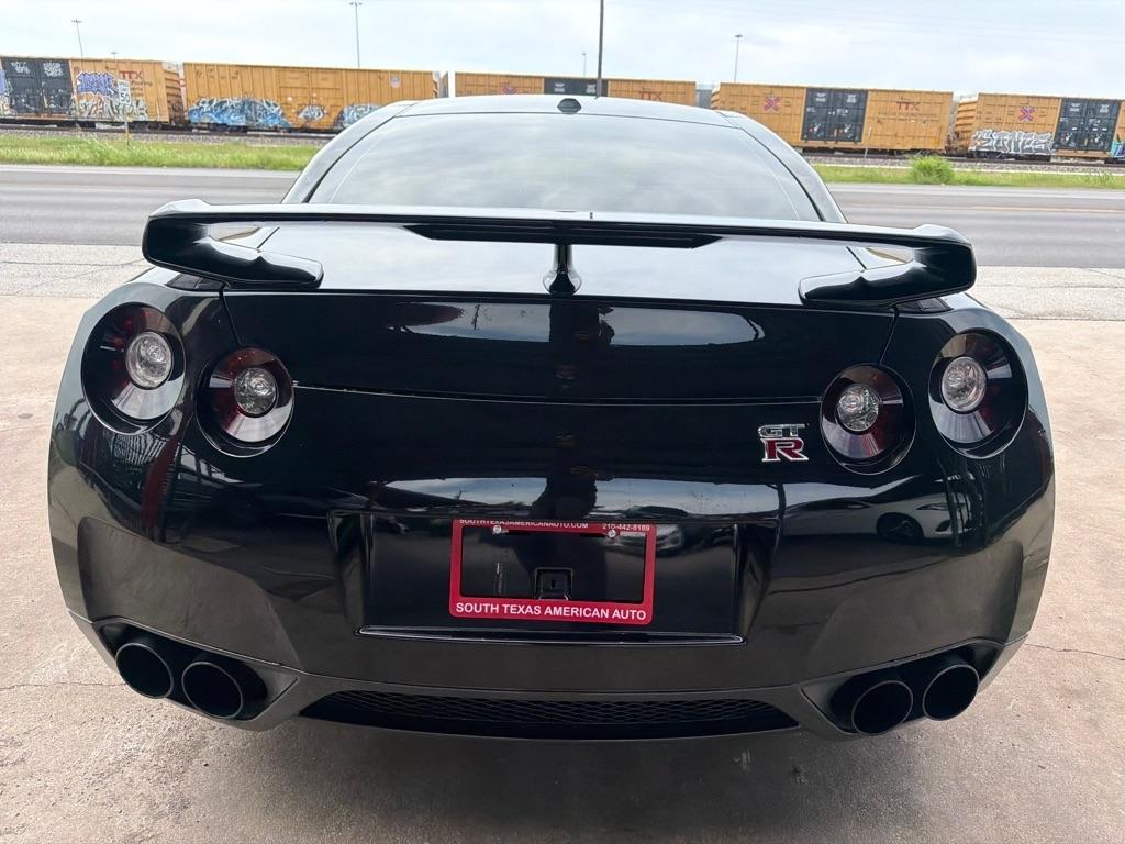 Nissan GT-R Coupe 2010