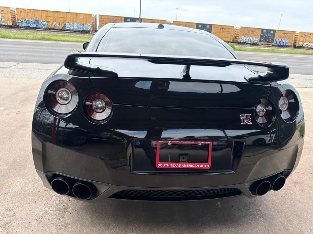 Nissan GT-R Coupe 2010
