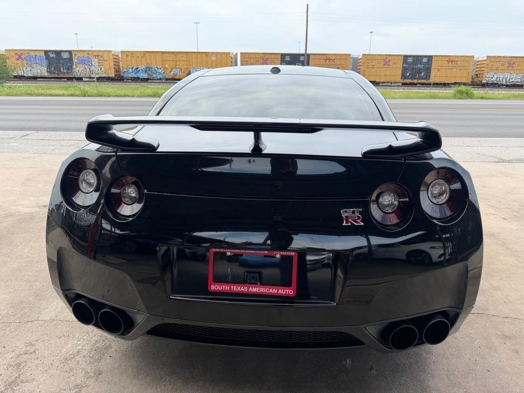 Nissan GT-R Coupe 2010