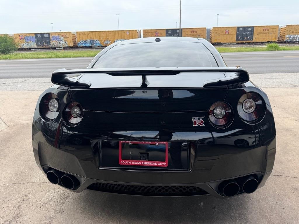 Nissan GT-R Coupe 2010