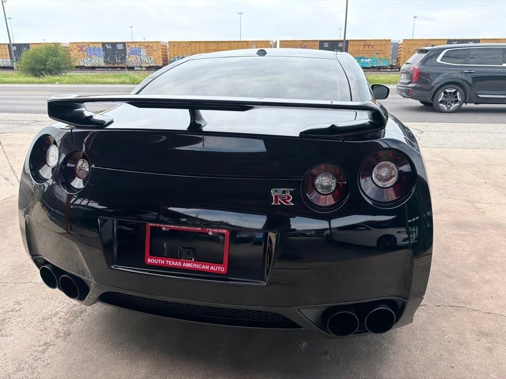 Nissan GT-R Coupe 2010