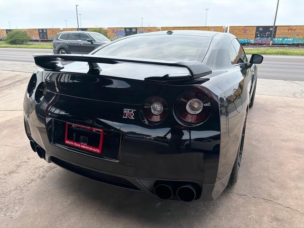 Nissan GT-R Coupe 2010