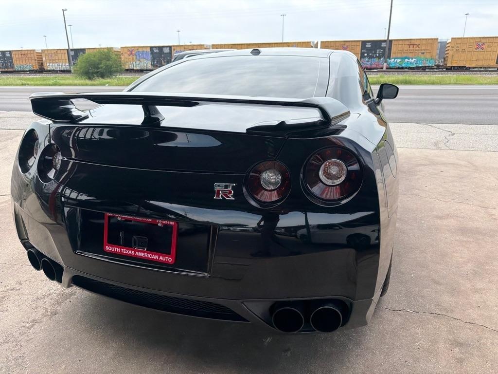 Nissan GT-R Coupe 2010