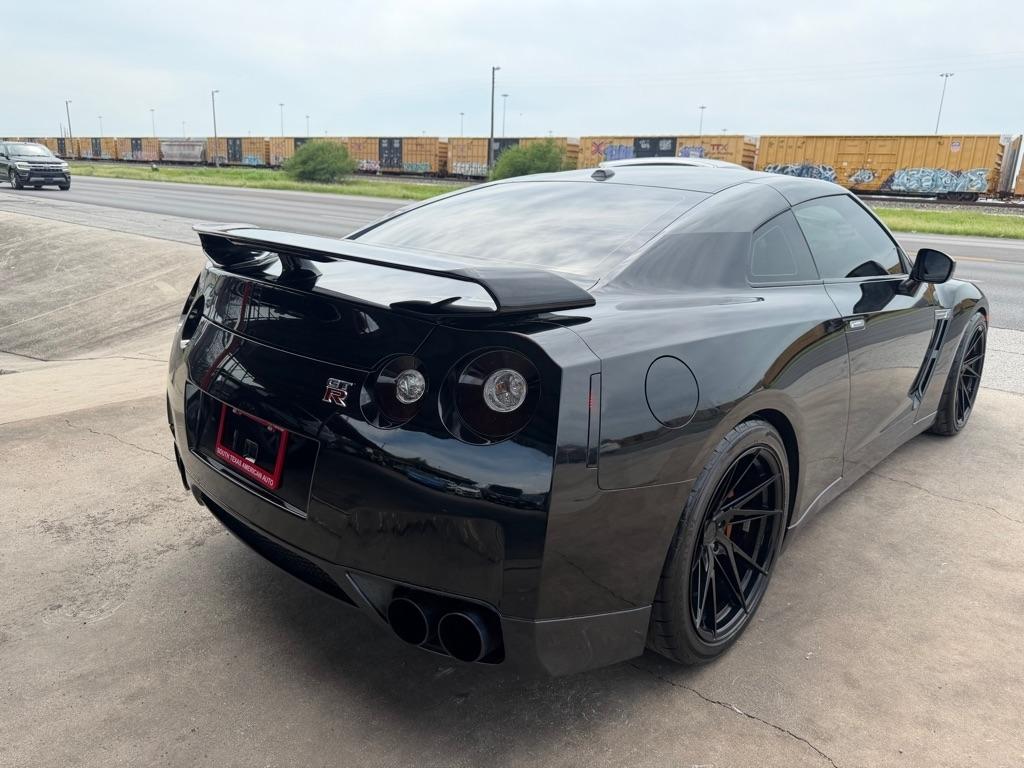 Nissan GT-R Coupe 2010
