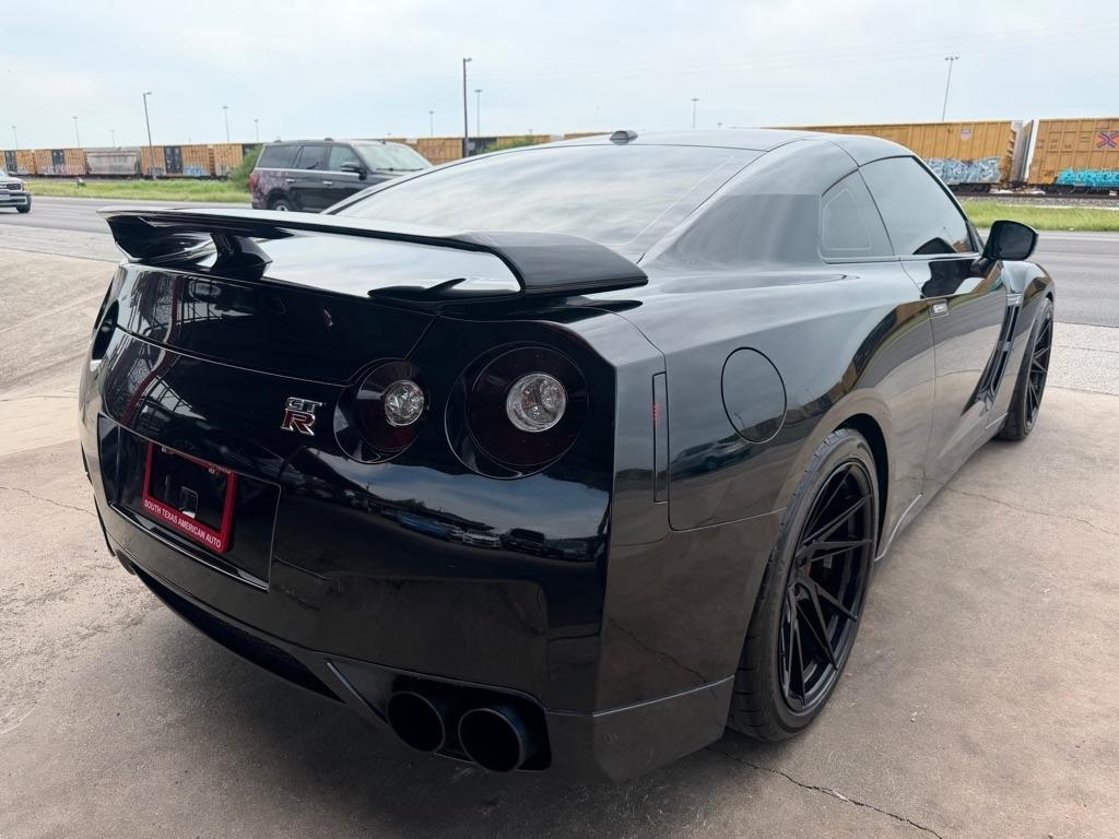 Nissan GT-R Coupe 2010