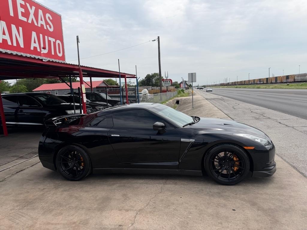 Nissan GT-R Coupe 2010