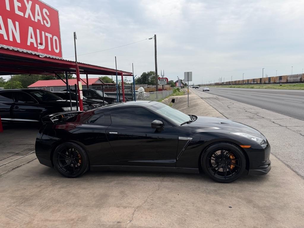 Nissan GT-R Coupe 2010