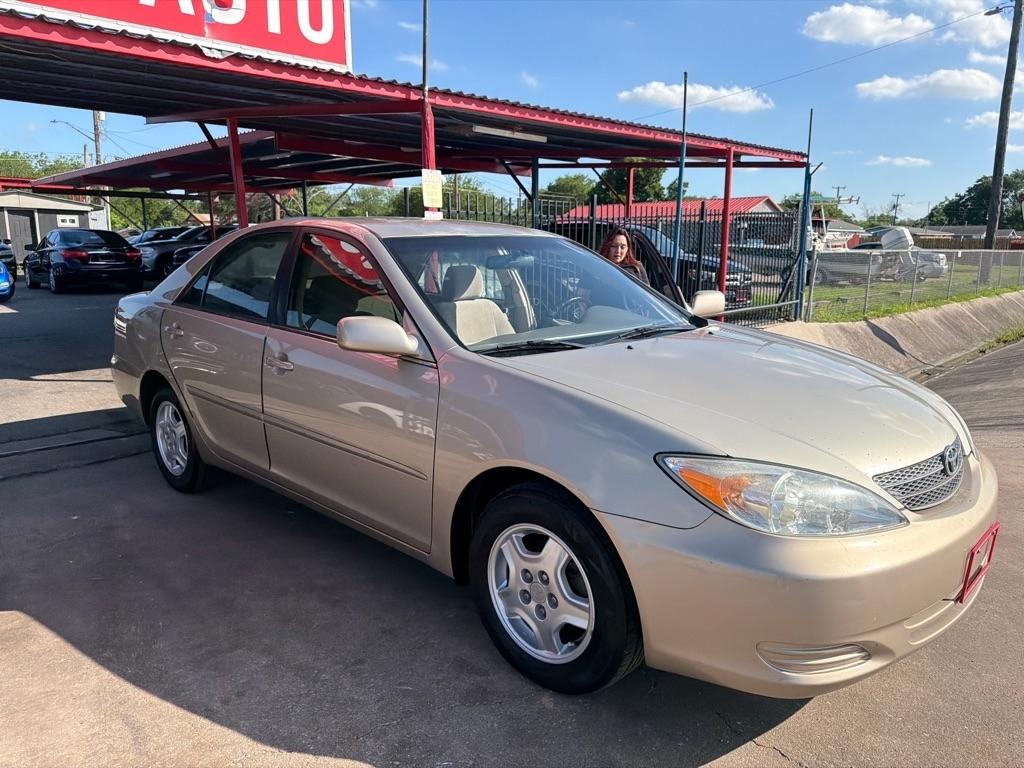 Toyota Camry LE 2004