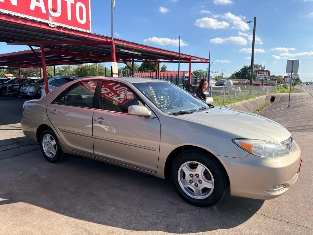 Toyota Camry LE 2004