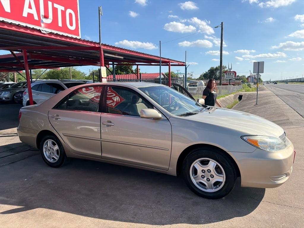 Toyota Camry LE 2004