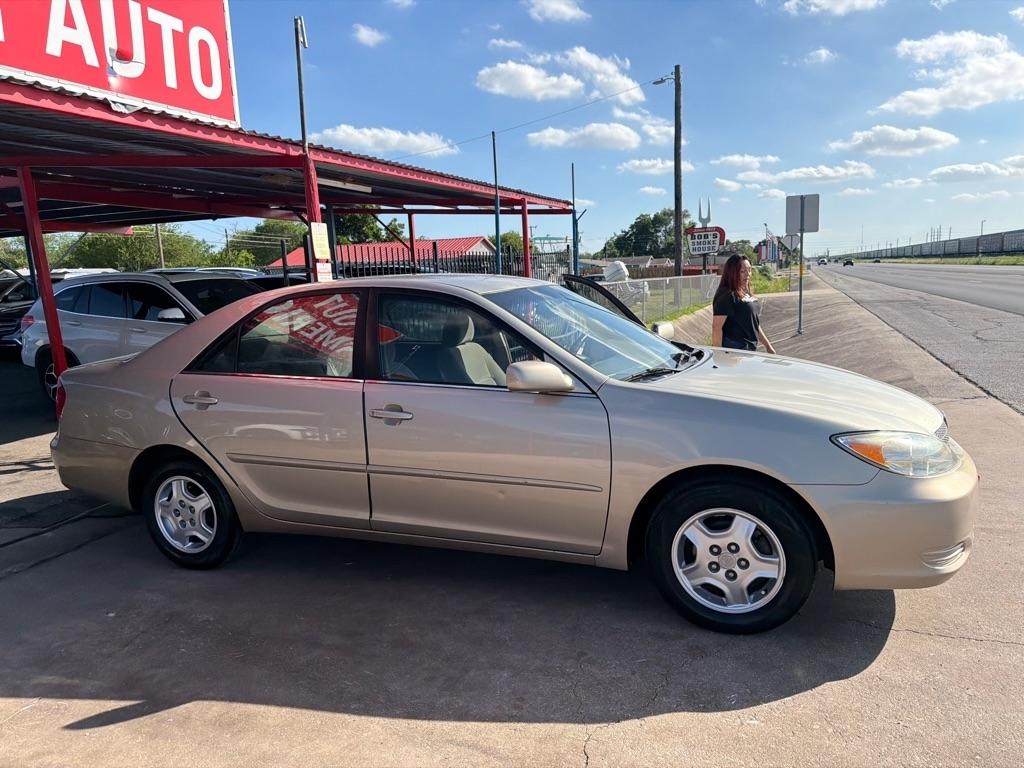 Toyota Camry LE 2004