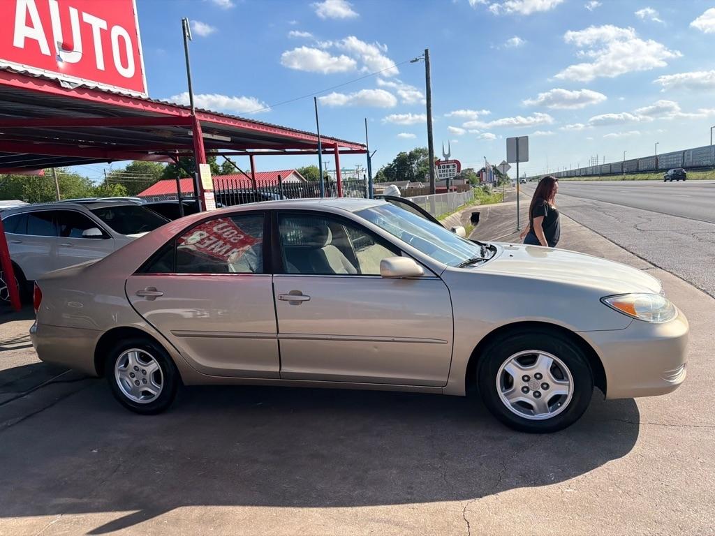 Toyota Camry LE 2004