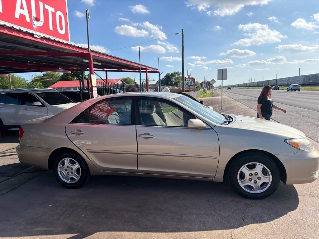 Toyota Camry LE 2004