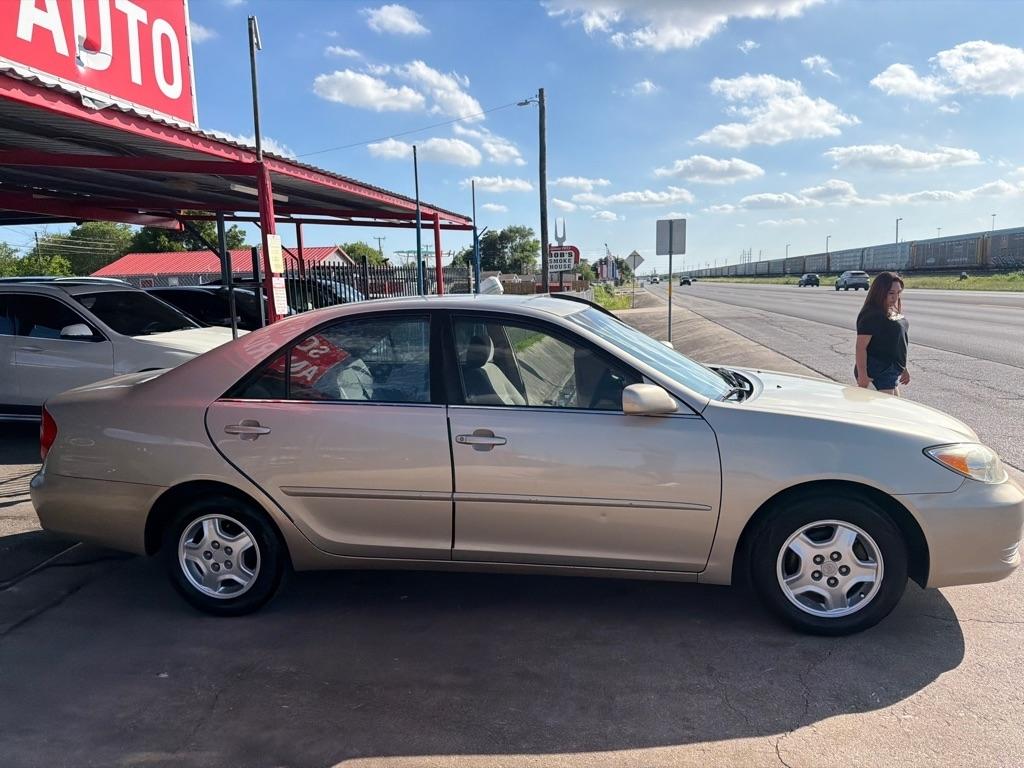 Toyota Camry LE 2004