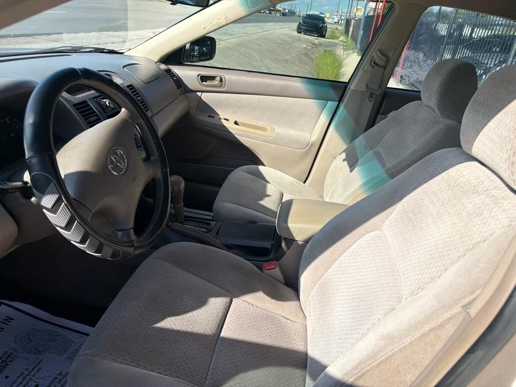 Toyota Camry LE 2004
