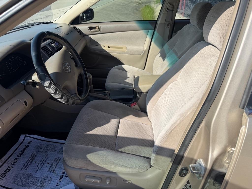 Toyota Camry LE 2004