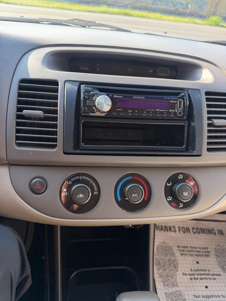 Toyota Camry LE 2004