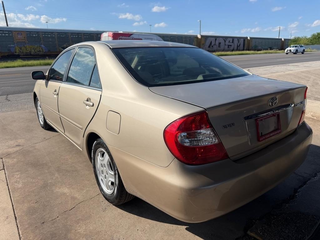 Toyota Camry LE 2004