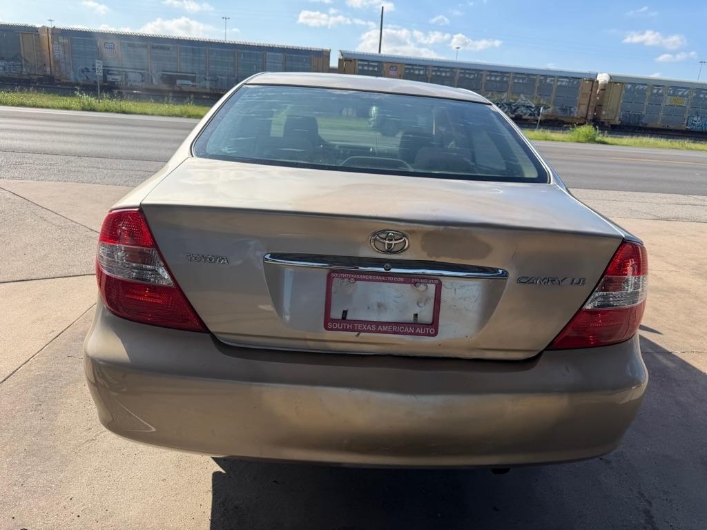 Toyota Camry LE 2004