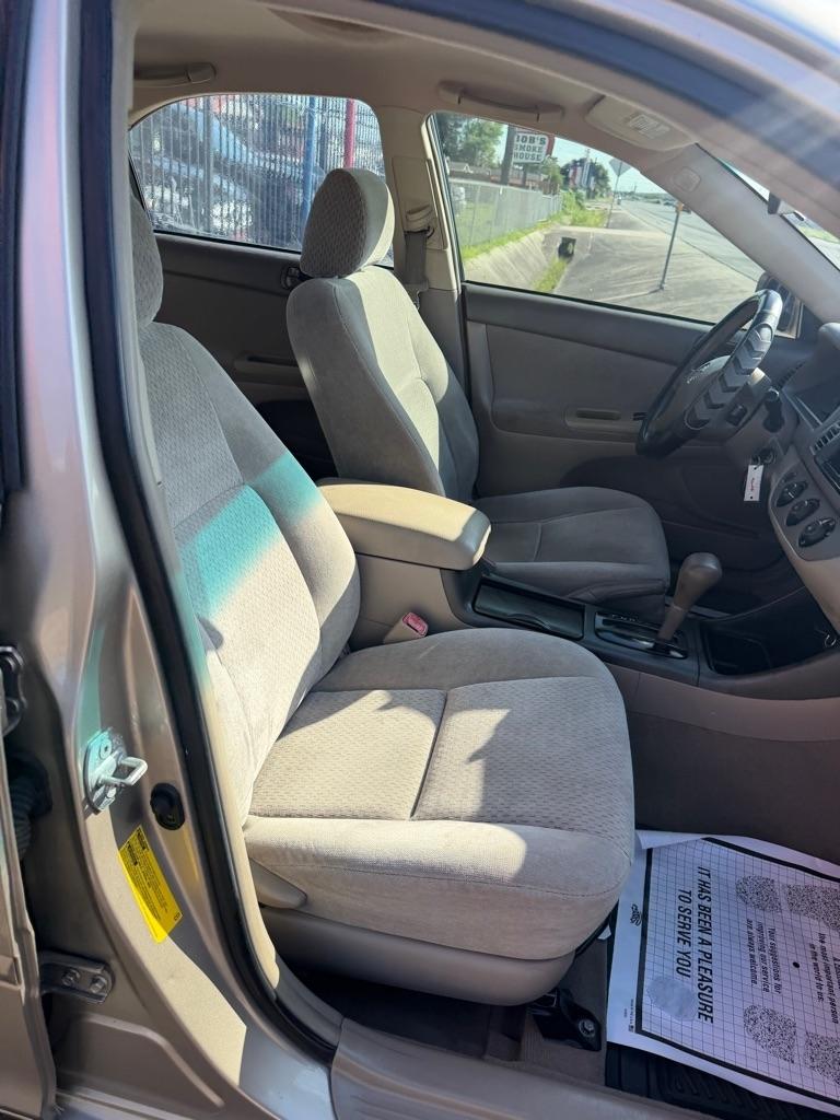 Toyota Camry LE 2004