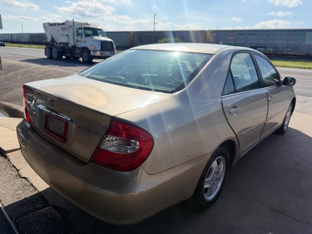 Toyota Camry LE 2004