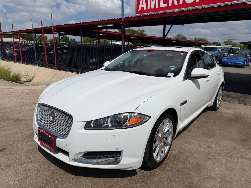 Jaguar XF-Series XF 2.0L I4T Premium 2015