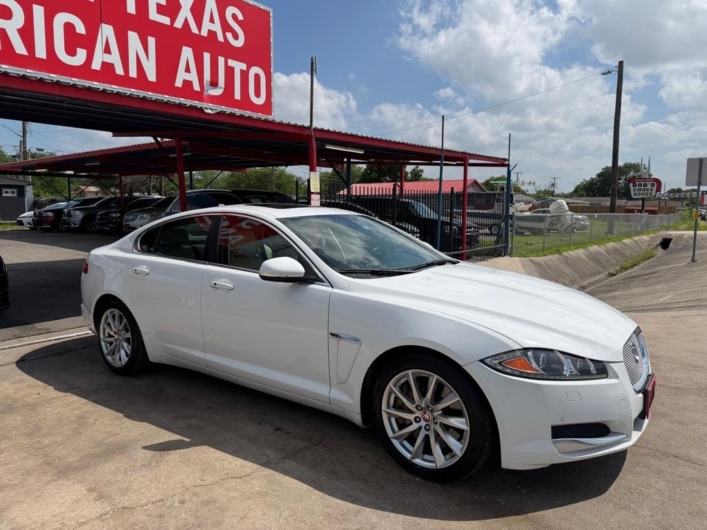 Jaguar XF-Series XF 2.0L I4T Premium 2015