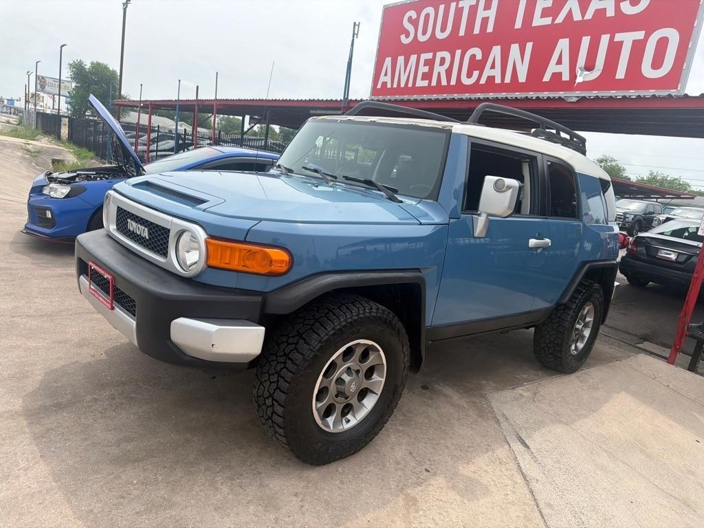 Toyota FJ Cruiser 4WD MT 2012