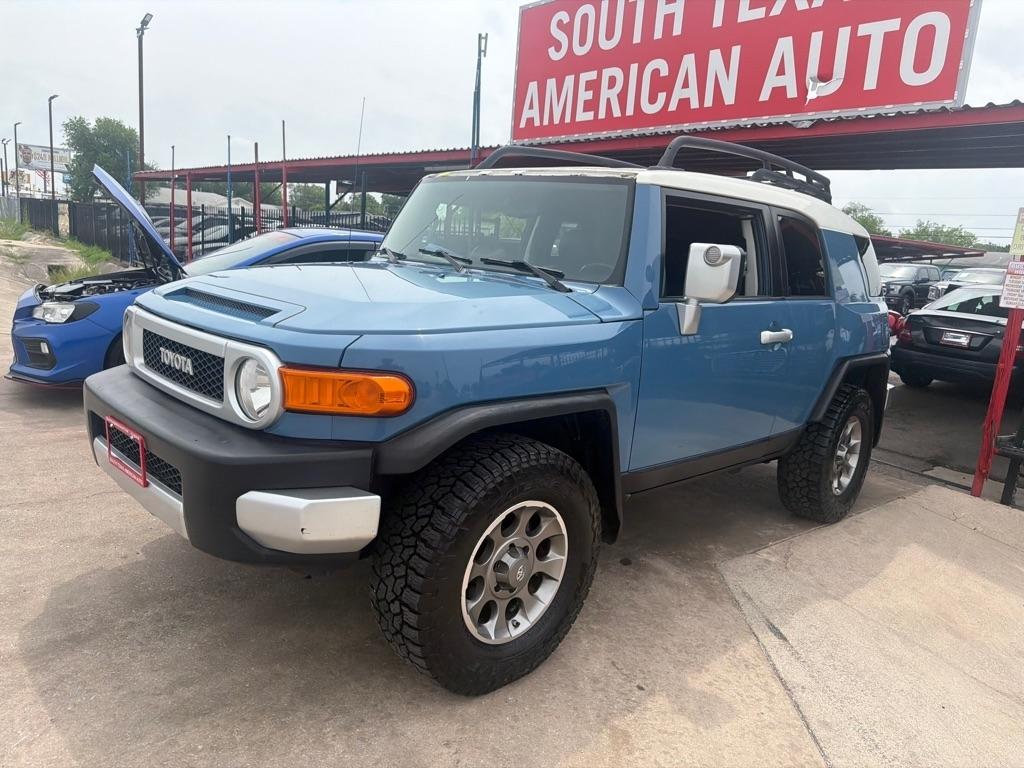 Toyota FJ Cruiser 4WD MT 2012