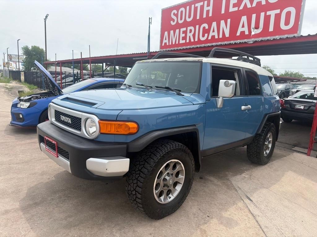 Toyota FJ Cruiser 4WD MT 2012