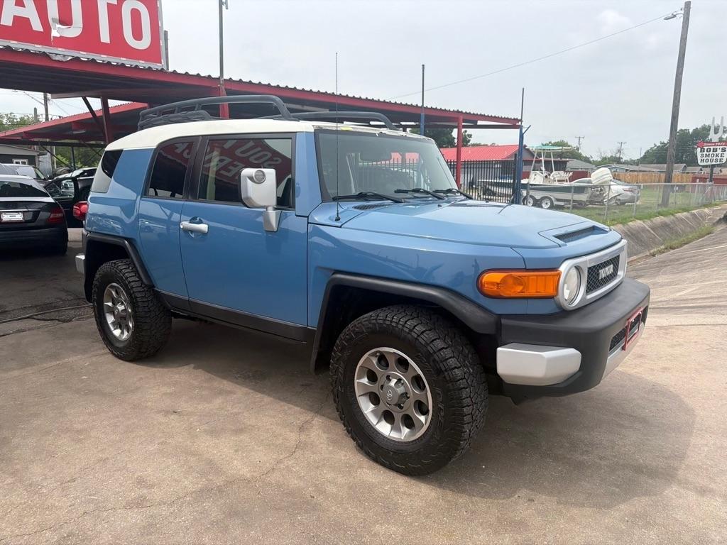 Toyota FJ Cruiser 4WD MT 2012