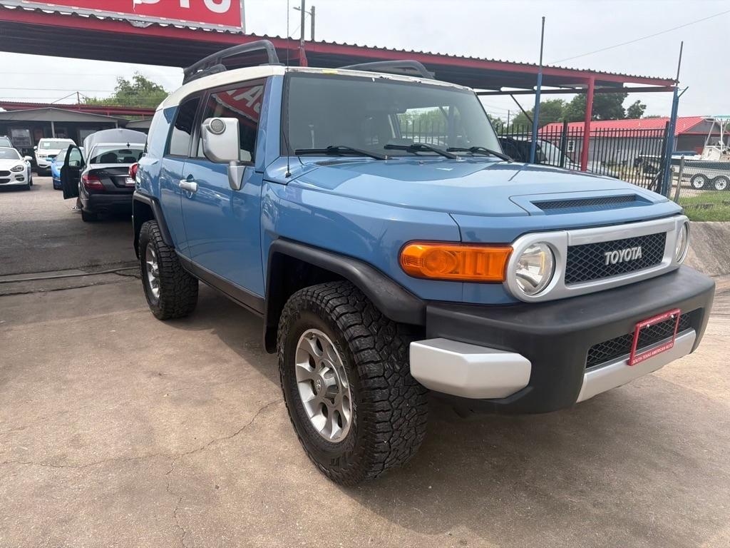 Toyota FJ Cruiser 4WD MT 2012
