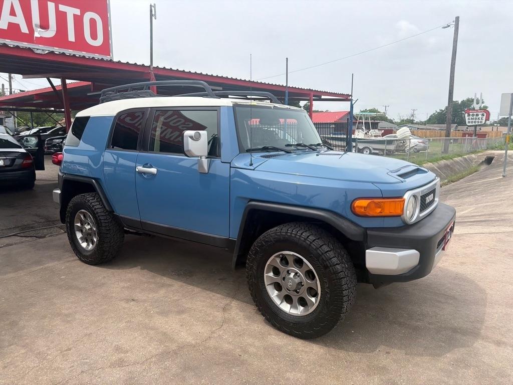 Toyota FJ Cruiser 4WD MT 2012