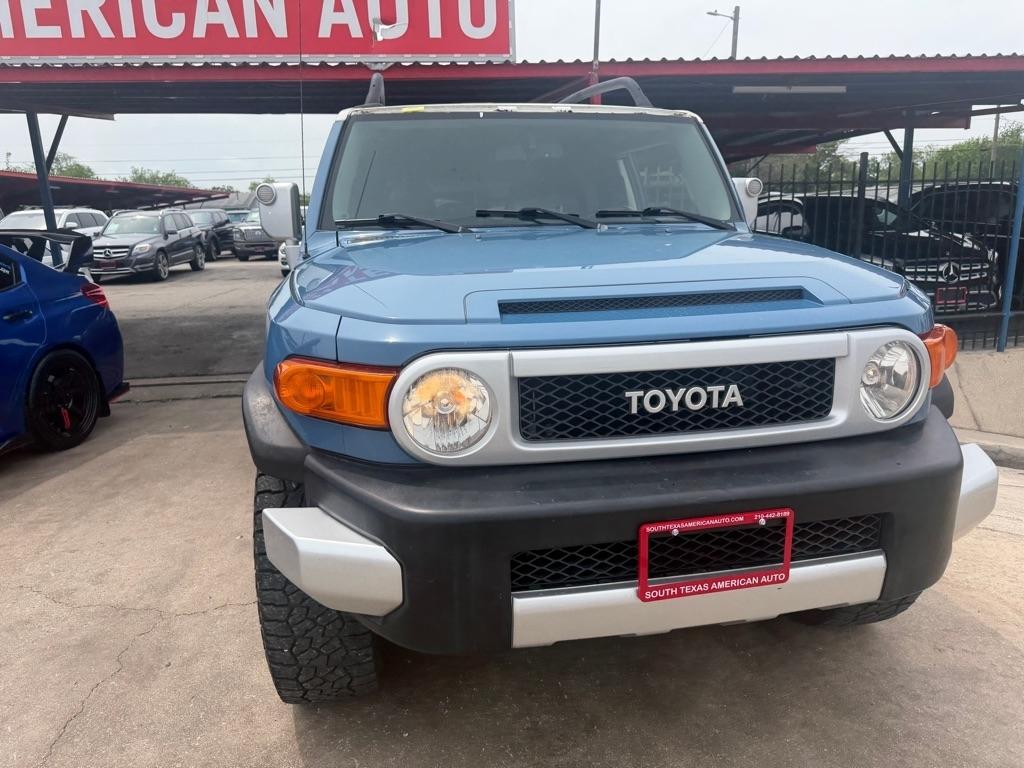 Toyota FJ Cruiser 4WD MT 2012