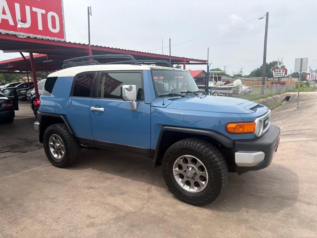 Toyota FJ Cruiser 4WD MT 2012