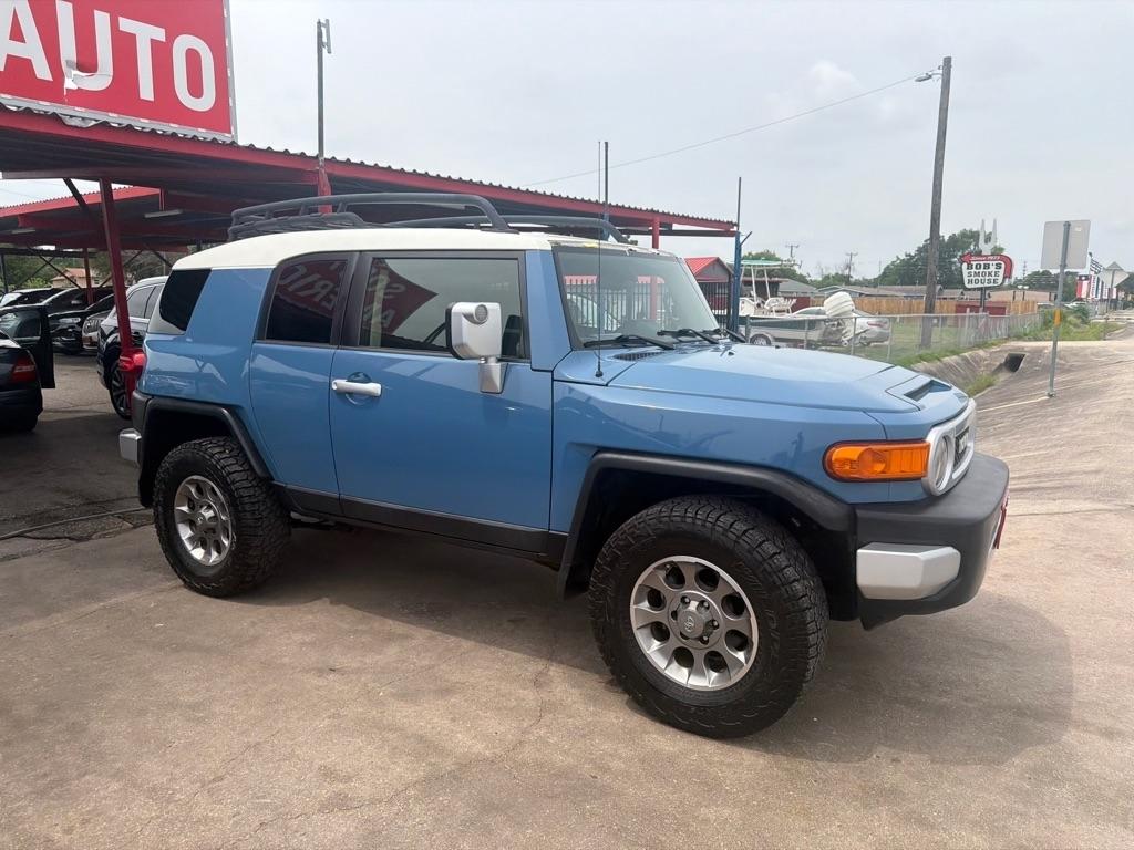 Toyota FJ Cruiser 4WD MT 2012